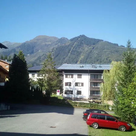 Enzian Apartmán *